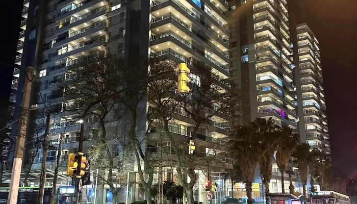 Diamantis Plaza -  De Los Visitantes - Montevideo