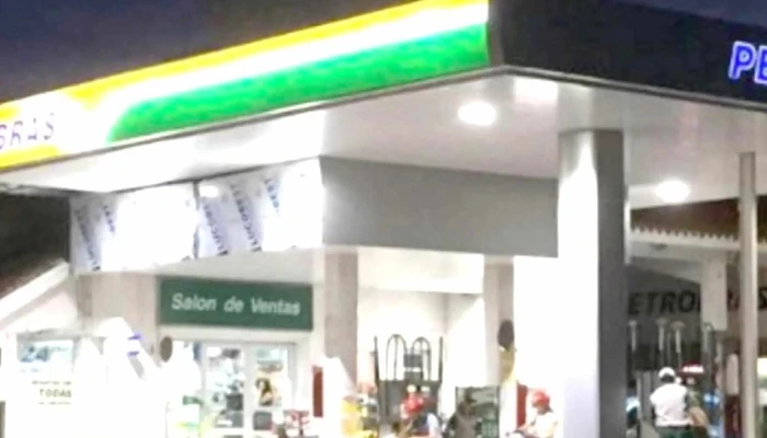 Disa:  Comentario 1 - Gasolinera