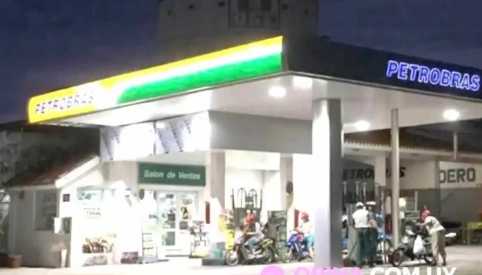 Disa:  Estacion De Servicio - Gasolinera