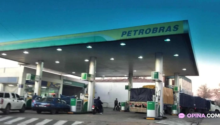 Disa:  Exterior - Gasolinera