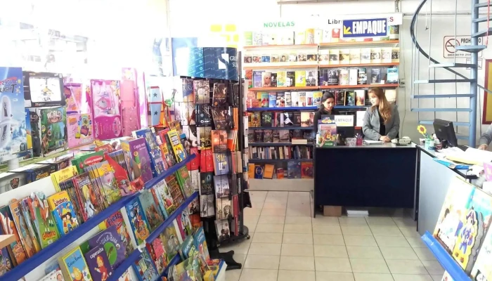 Distril Libros -  Estante De Libros - Montevideo