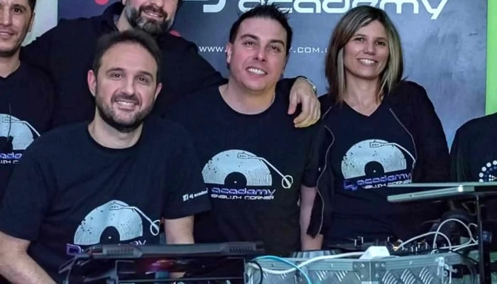 Dj Academy English Corner -  Numero - Montevideo