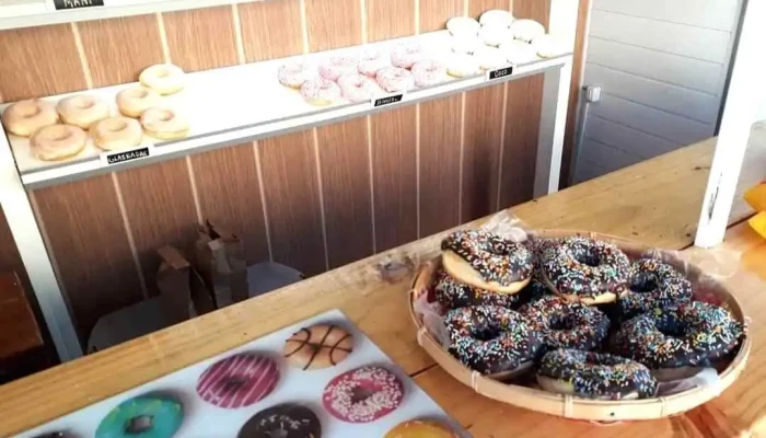 Donas De La Costa:  Comidas Y Bebidas