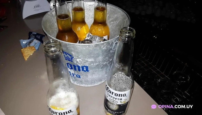 El Bar:  Corona - Bar