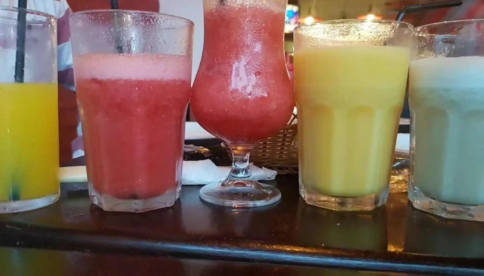 El Bar:  Jugo - Bar