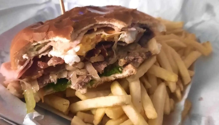 El Rey Del Chivito:  Hamburguesa - Restaurante de comida rápida