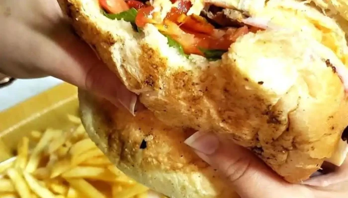 El Rey Del Chivito:  Sandwich De Pollo - Restaurante de comida rápida