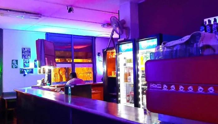 El Viejo Pool:  Ambiente - Bar