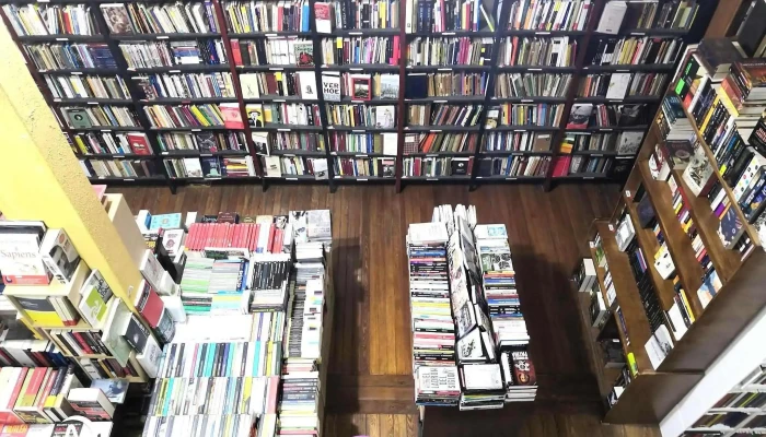 El Yelmo De Mambrino -  Estante De Libros - Montevideo