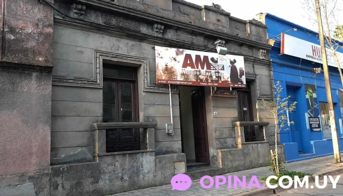 Escritorio Arturo Martínez - 37000 Melo