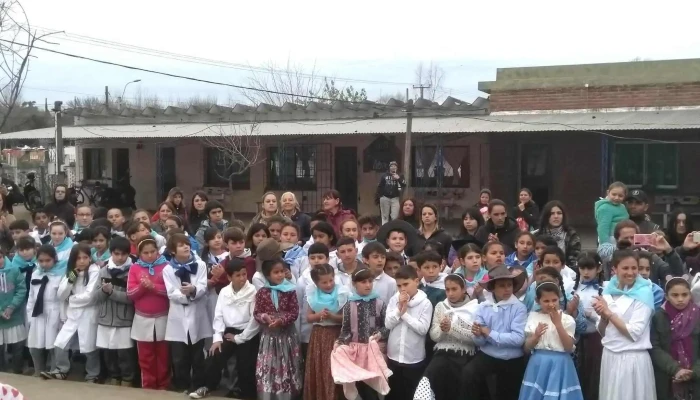 Escuela 165 -  Edificio - Pando