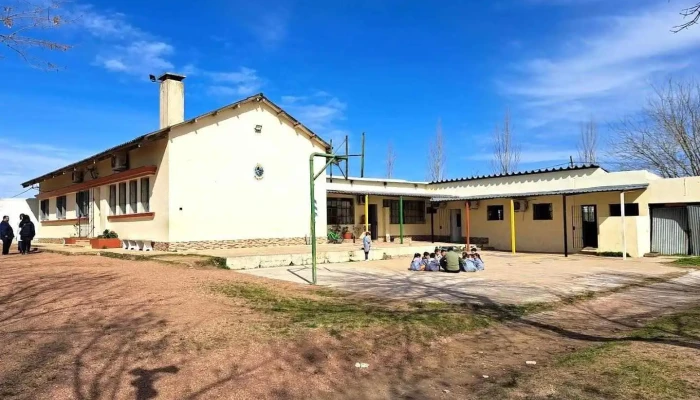 Escuela 65 - 18 De Mayo