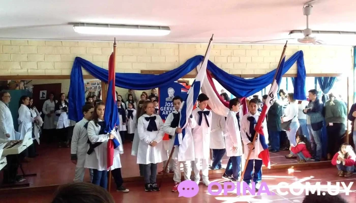 Escuela De Educacion Artistica Jaures Lamarque Pons No 129 Promocion - Salto