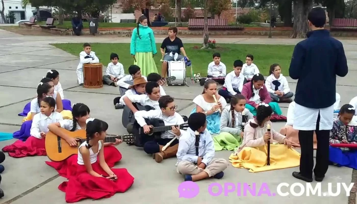 Escuela De Educacion Artistica Jaures Lamarque Pons No 129 Videos - Salto