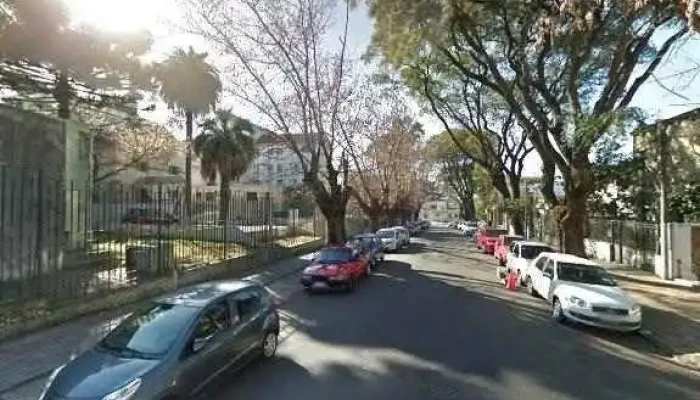 Escuela De Parteras -  Cerca De Mideg - Montevideo