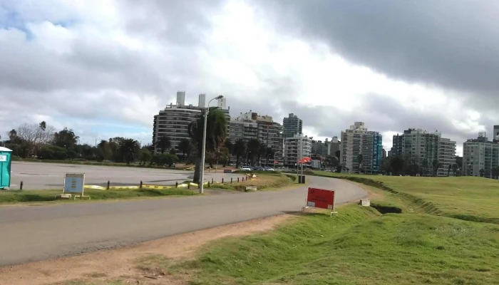 Escuela De Remo De Punta Carretas -  Pista De Patinaje Punta Brava - Montevideo