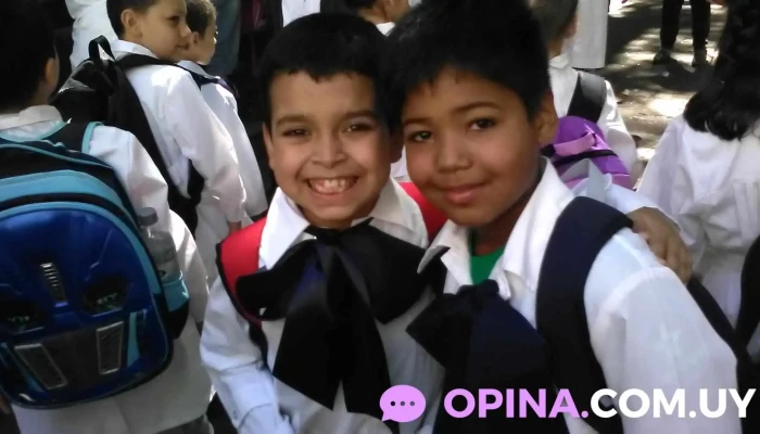 Escuela Ndeg 10 Republica De El Salvador Estudiante - Montevideo