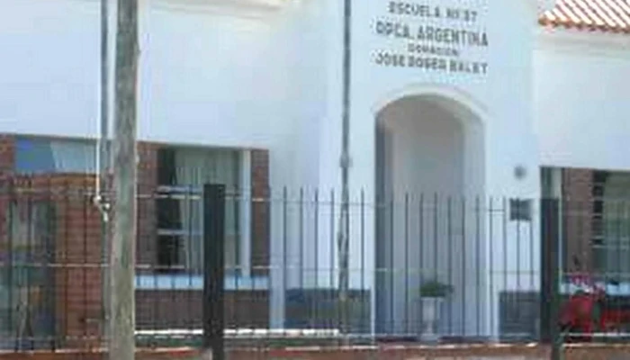 Escuela Ndeg37 Republica Argentina Col Del Sacramento - Col. del Sacramento