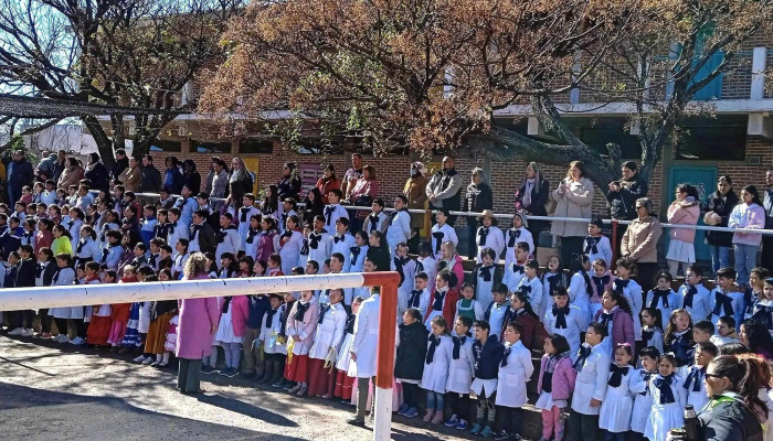 Escuela Ndeg8 Republica Argentina Descuentos - Rivera