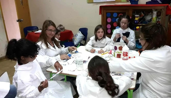 Escuela No 132 Poeta Lalo Mendoza Estudiante - Rivera