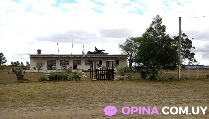 Escuela No. 98 Caperuzas - Solís De Mataojo