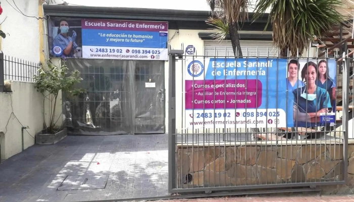 Escuela Sarandi De Enfermeria Edificio - Montevideo