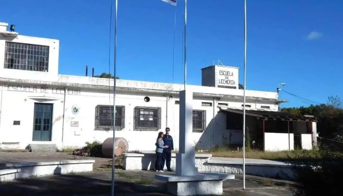 Escuela Superior De Lecheria De Colonia Suiza Utu Abierto Ahora - Nueva Helvecia