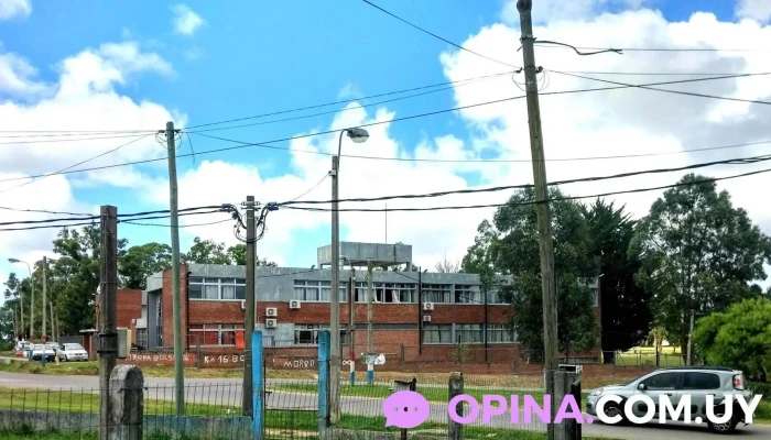 Escuela Tecnica Km 16 Villa Garcia Edificio - Montevideo