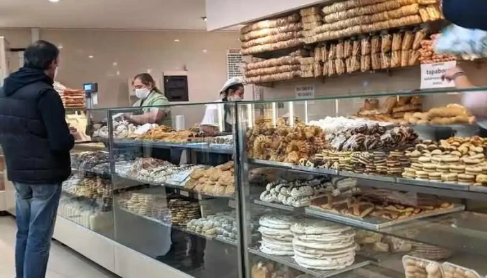 Esponda Panaderia Y Confiteria Pastel - Panadería