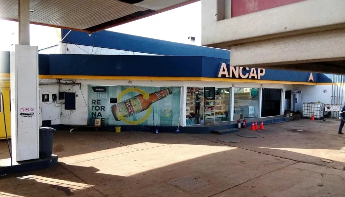 Estacion Ancap:  Exterior - Gasolinera