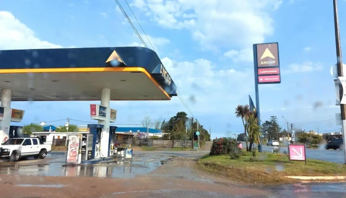 Estacion De Servicios Ancap:  Estacion De Servicio - Gasolinera