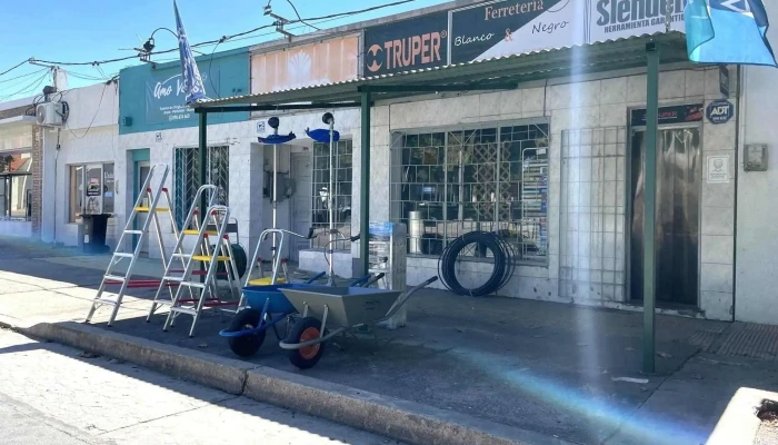 Ferreteria Blanco y Negro - San Jacinto
