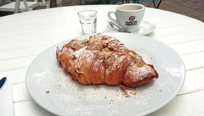 Flor De Kaffee:  Croissant