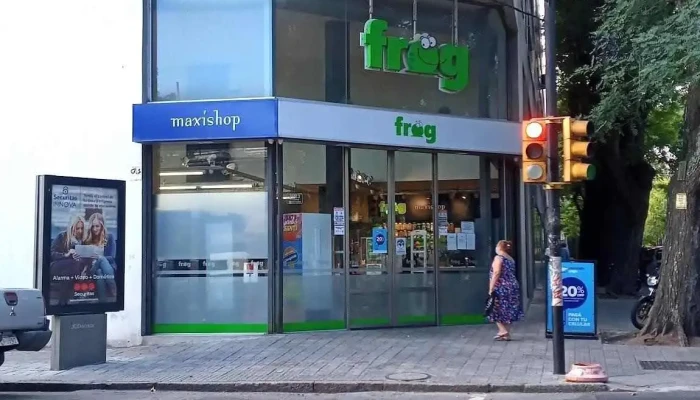 Frog Maxishop 18:  Estacionamiento - Supermercado