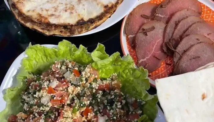 Gago Comidas Armenias:  Comida Y Bebida