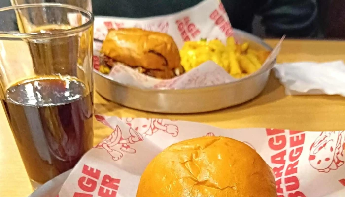 Garage Burger Punta Carretas:  Comentario 3 - Hamburguesería