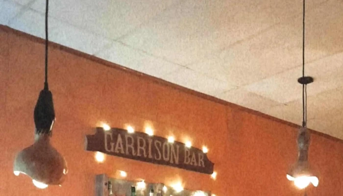 Garrison Bar:  Comentario 1 - Bar