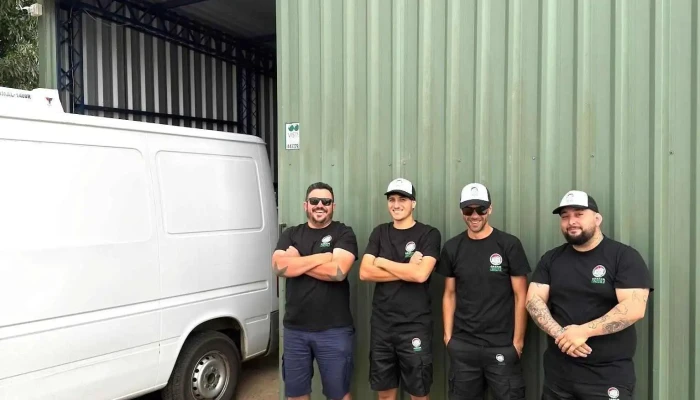 Granja Loazzolo - Av. Gral. Jose Gervasio Artigas Y