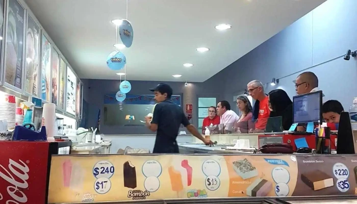 Grido Helado:  Ambiente - Heladería