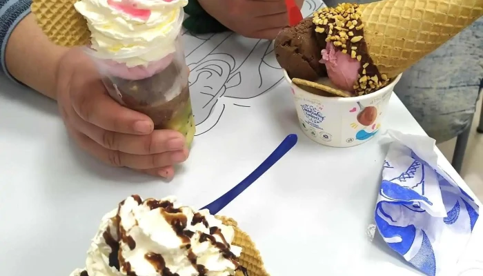 Grido Helado:  Comidas Y Bebidas