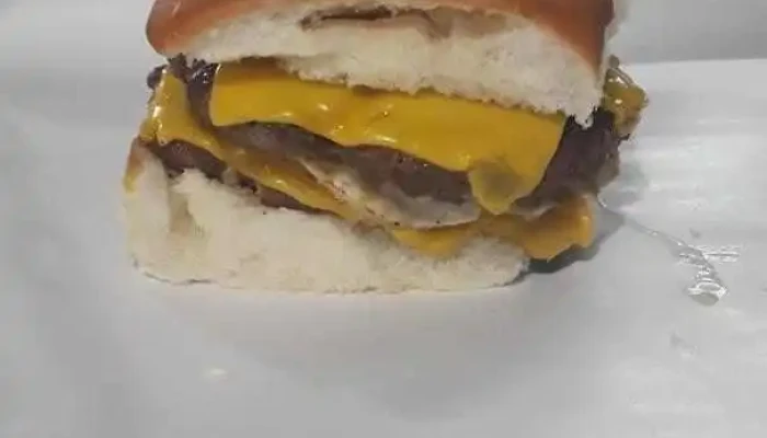 Gril:  El Colo Hamburguesa Con Queso