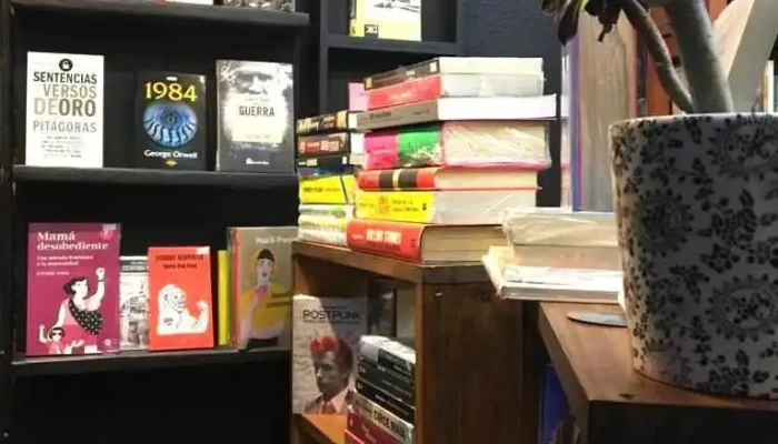 Grinderman Libros -  Estante De Libros - Montevideo