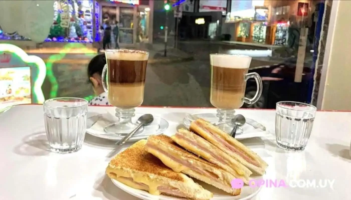 Heladeria Premium Paysandu:  Comidas Y Bebidas - Heladería