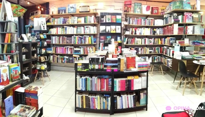 Helvecia Libros Cafe Del Propietario - Librería