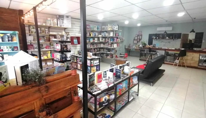 Helvecia Libros Cafe Estante De Libros - Nueva Helvecia
