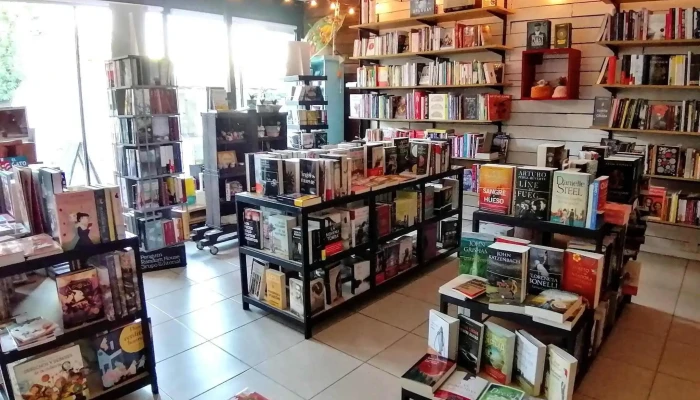 Helvecia Libros Cafe Interior - Librería