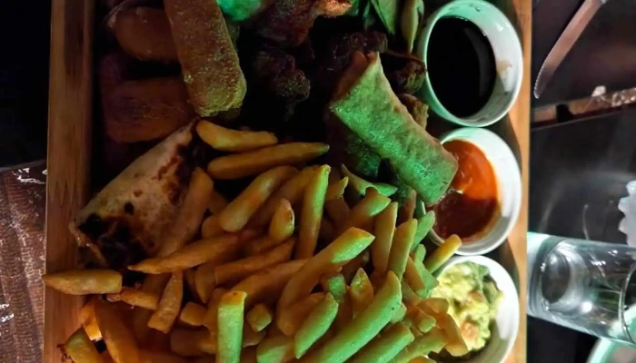 Irish Pub:  Papas Fritas - Bar