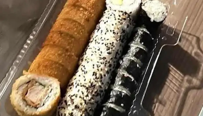 Kami Sushi La Teja:  Comida Y Bebida - Restaurante japonés