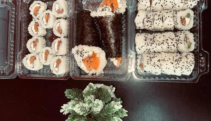 Kami Sushi:  Penarol Comida Y Bebida