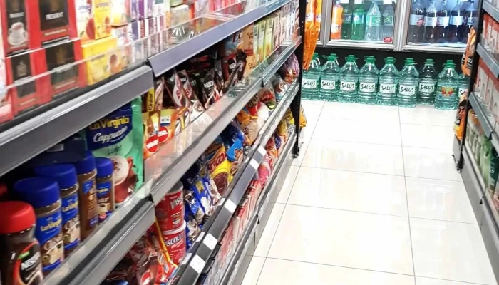 Kinko:  Interior - Supermercado